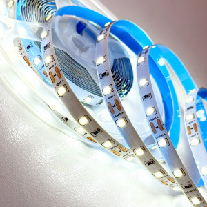 Світлодіодна стрічка AVT smd 2835 60д.м. IP20 6500К білий холодний (ціна 1 м)