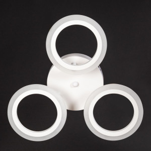 Компактная led-люстра 36Вт на 3 плафона белая 3000-6500К с пультом ДУ