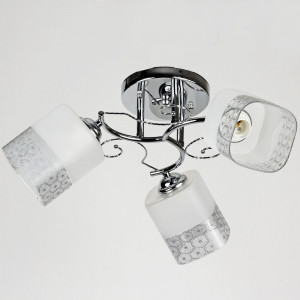 Люстра хромовая с узором три стеклянных плафона, патрон E27