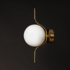 Золотое бра со сферическим плафоном цоколь E14