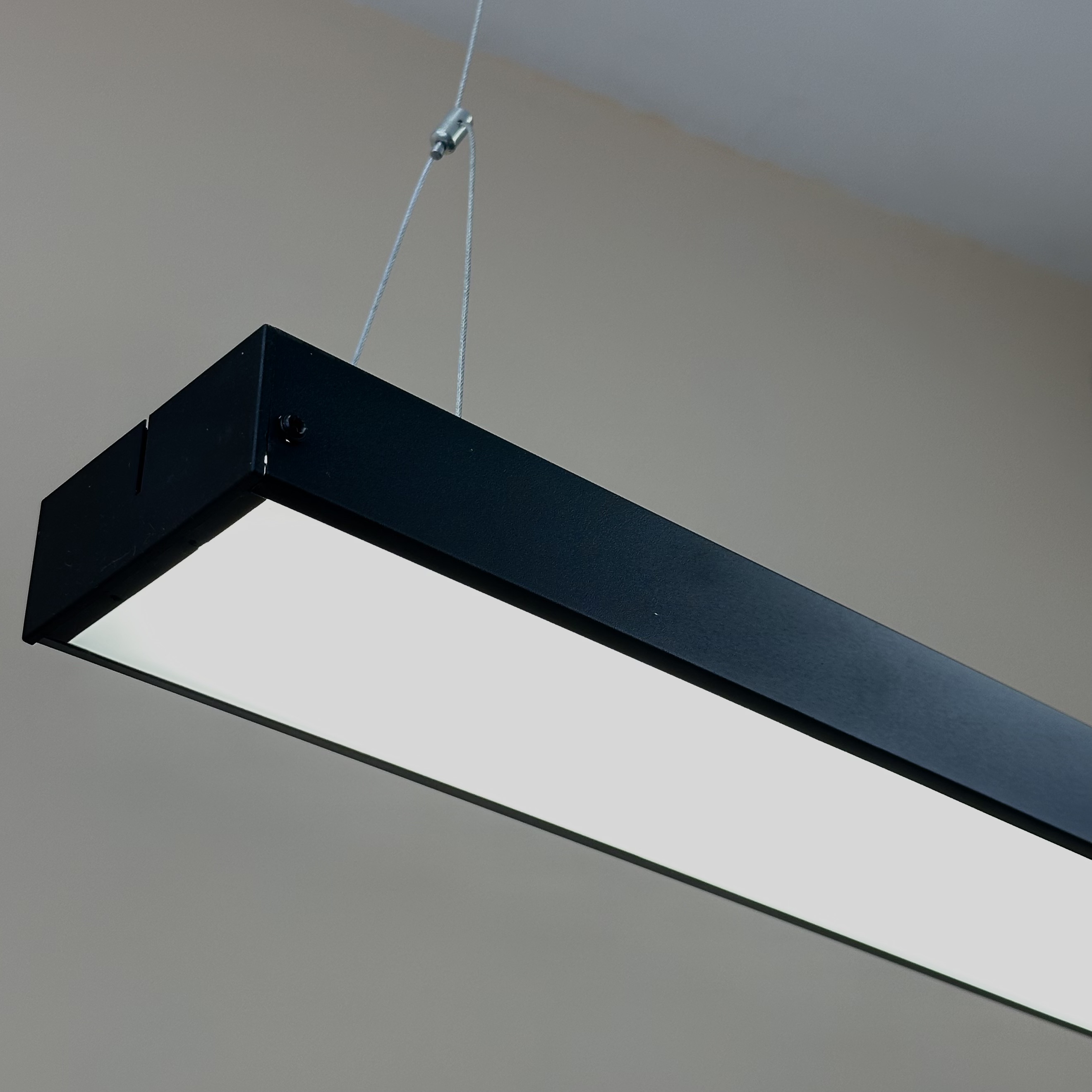 Линейные LED светильники 36W 3240lm естественный белый 5000K подвесные LED STORY Profi