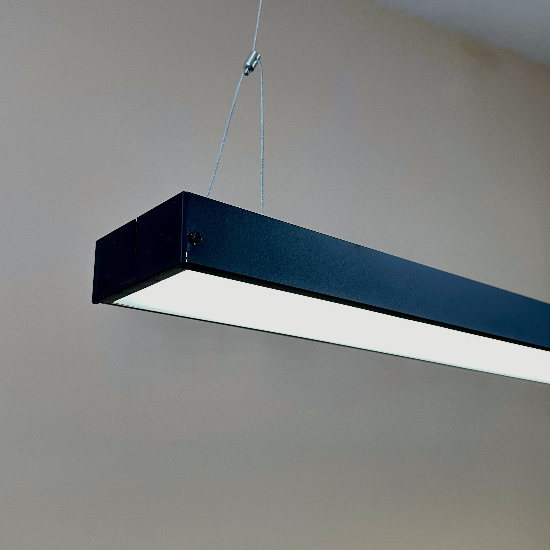 Линейные LED светильники 36W 3240lm естественный белый 5000K подвесные LED STORY Profi