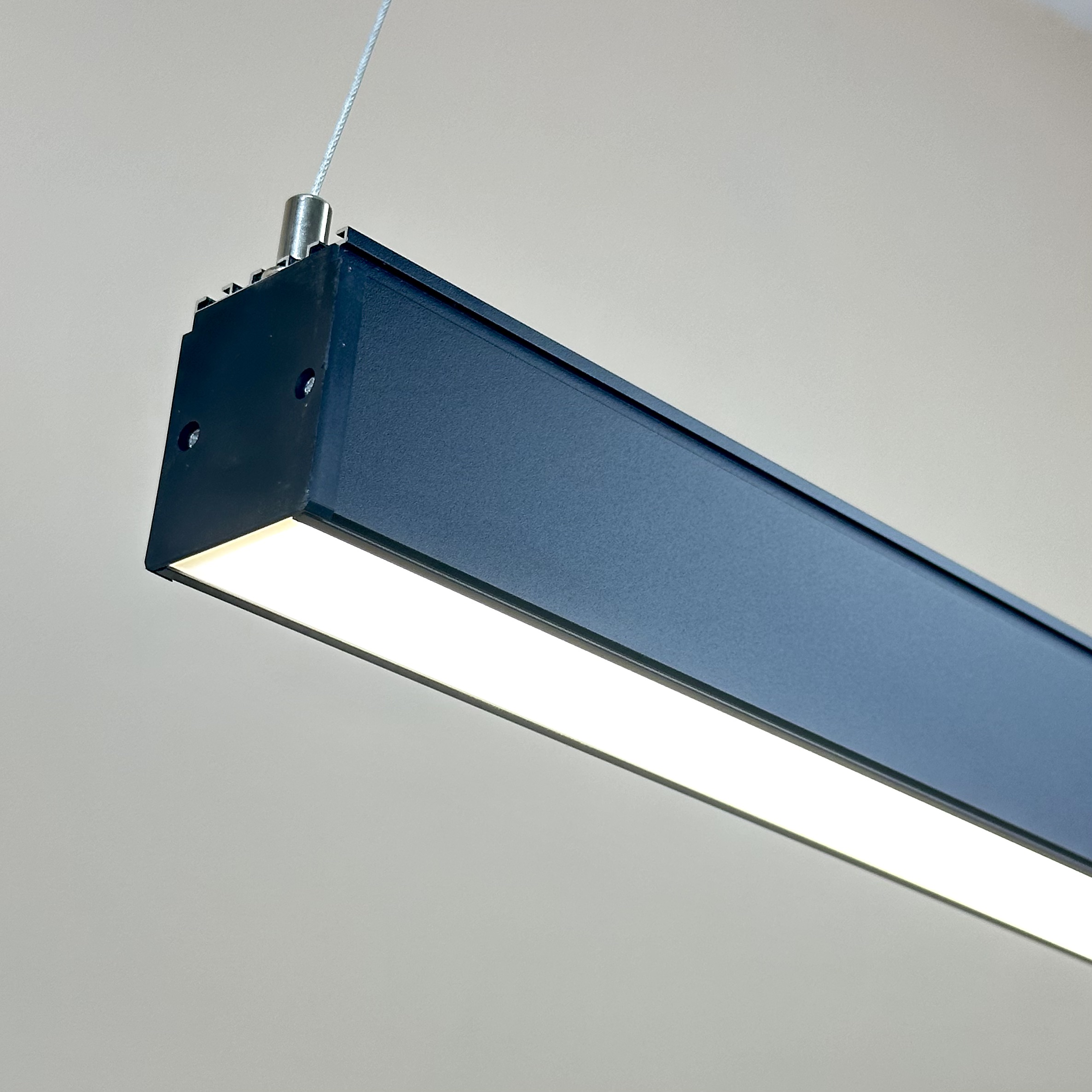 Линейный светильник подвесной 40W 5000К 1200мм черный Led-Story Profi