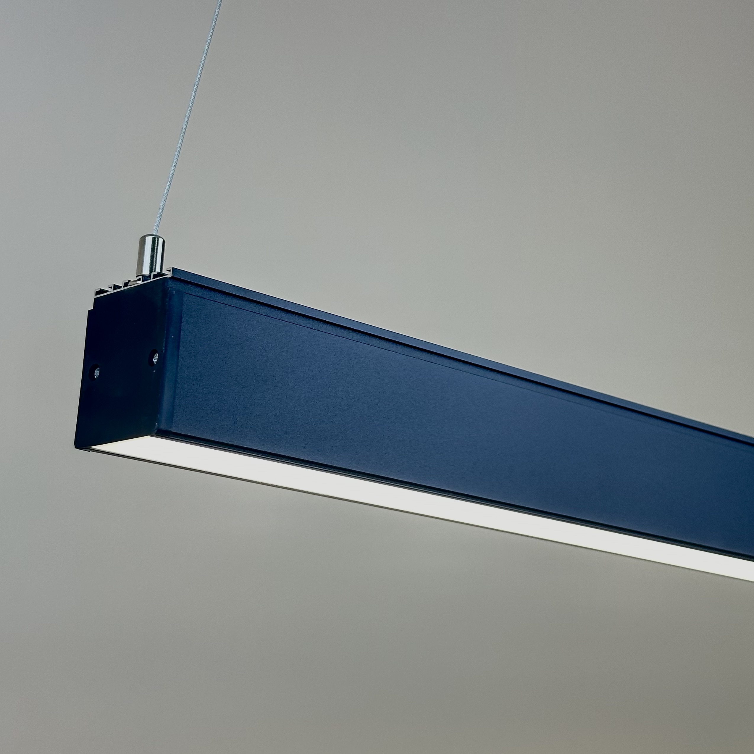 Линейный светильник подвесной 40W 5000К 1200мм черный Led-Story Profi