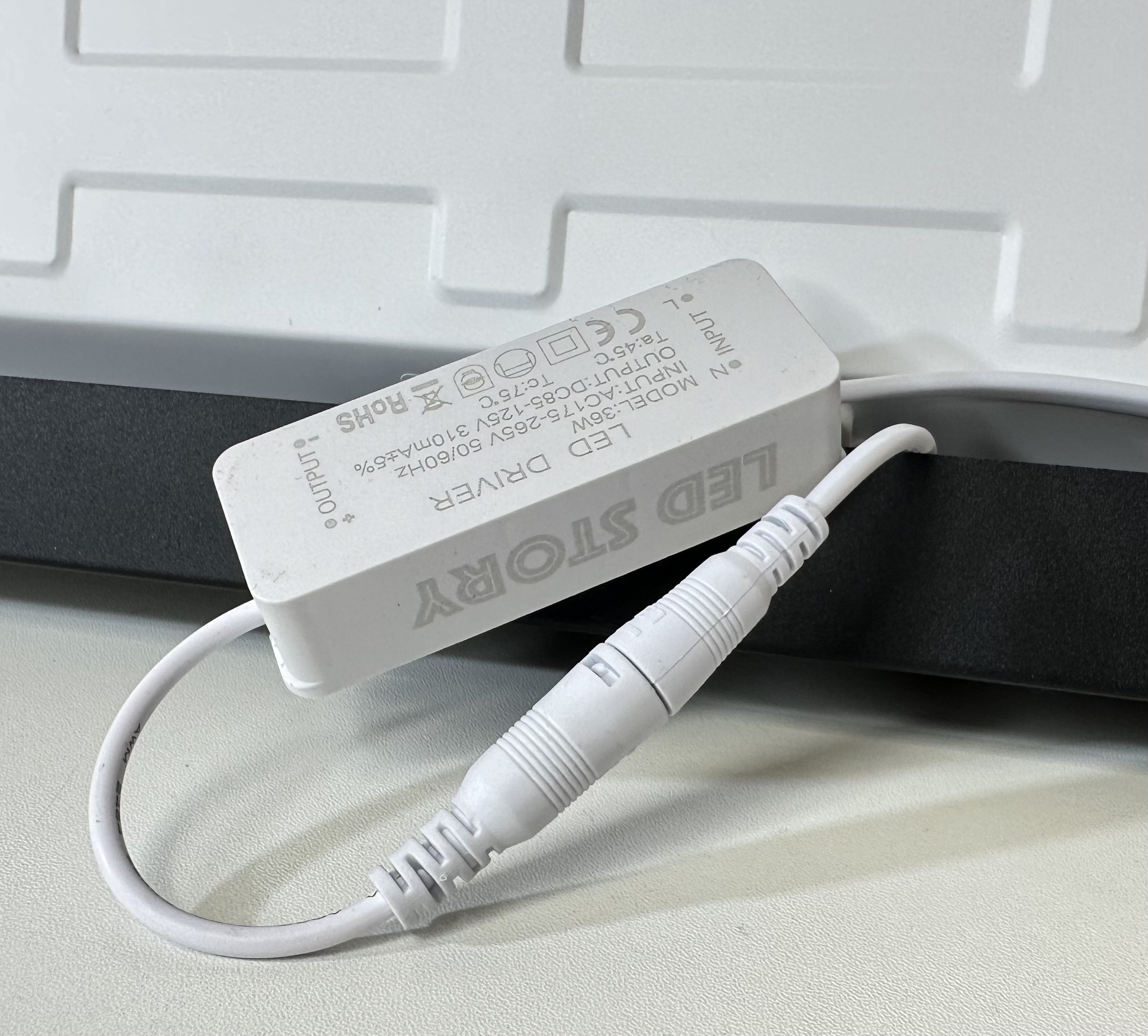 Led панель 600х600 36W 6500К с черной рамкой накладного монтажа