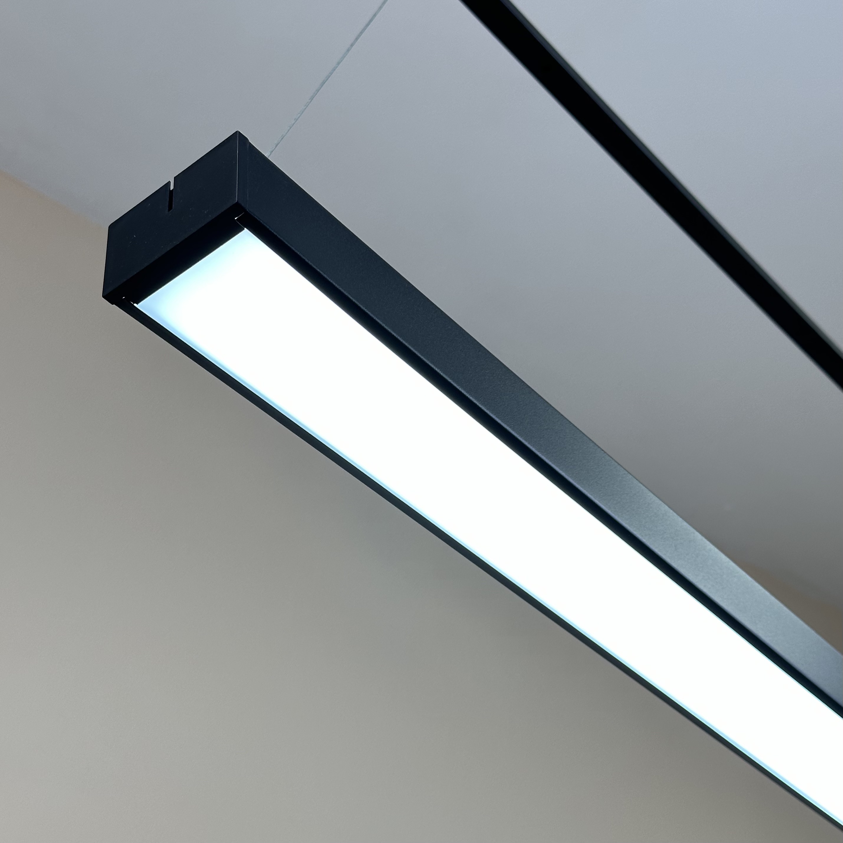 Светильники LED подвесные 36W 2880Lm 6000К 120см в черном корпусе Led Story LIGHT